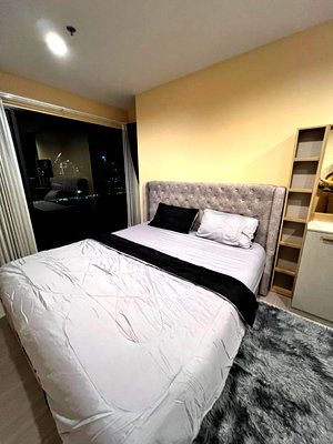 Condos for rent : PFD-09130 Condo for rent Life Asoke Hype : Classic luxury, blue carpet, fully furnished. 