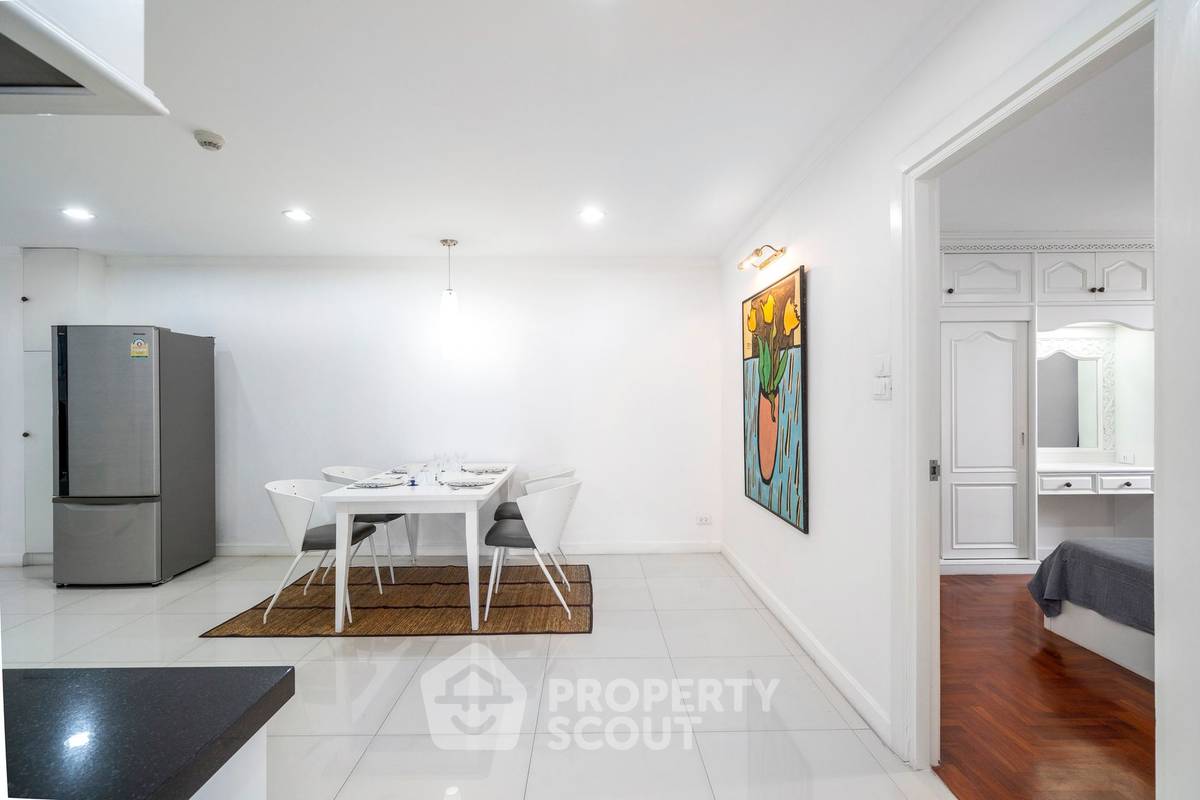 picture Spacious 2-BR 138 Sqm At Supalai Place Sukhumvit 39, BTS Phrom Phong (ID 995097) - 3/30