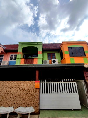 Townhouses for sale Saraburi : Newly renovated, move-in ready townhome for sale near Robinson Saraburi. 📍 Sasikan Land Village, in the heart of Saraburi city.
