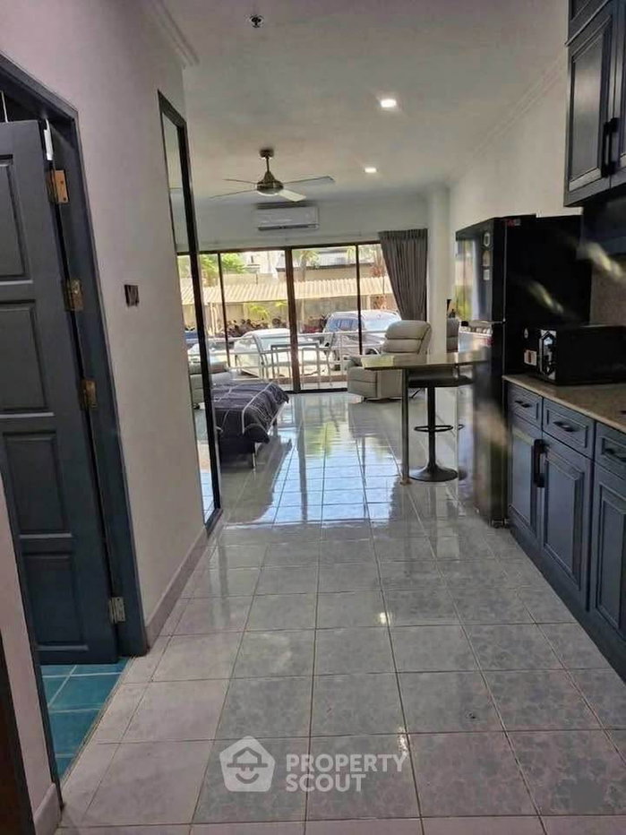 picture 1-BR Condo For Sale At View Talay 3, Phratamnak (ID 3304804) - 2/7