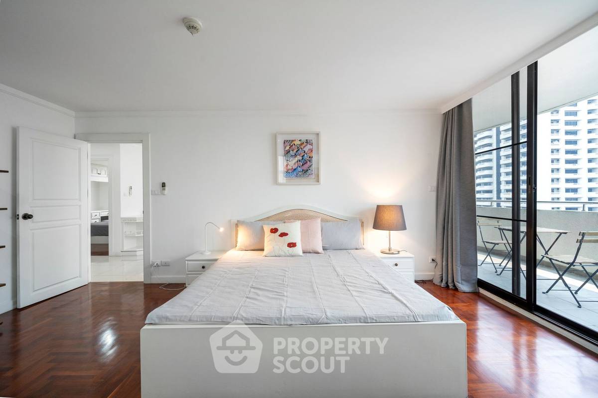 picture Spacious 2-BR 138 Sqm At Supalai Place Sukhumvit 39, BTS Phrom Phong (ID 995097) - 23/30