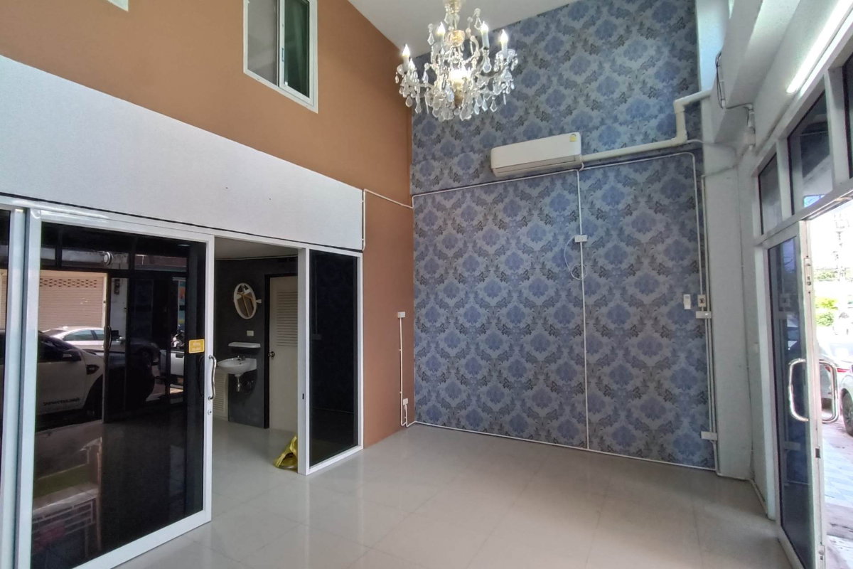 picture commercial building/townhome for sale on Phutthamonthon Sai 4; ready to move in, includes 4 air conditioners. - 2/13