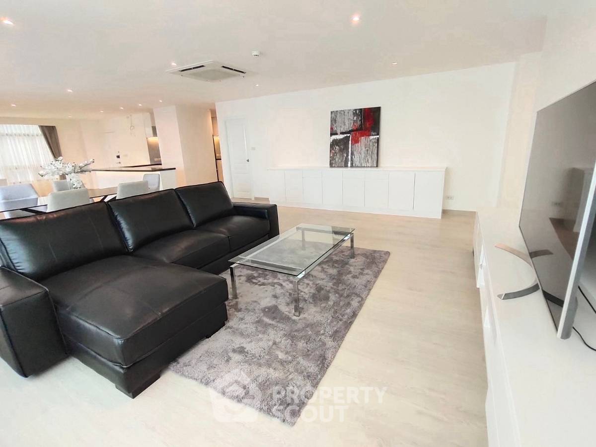 picture Pet-Friendly 2-BR Silom Condominium 100m From BTS Sala Daeng (ID 3303906) - 5/18