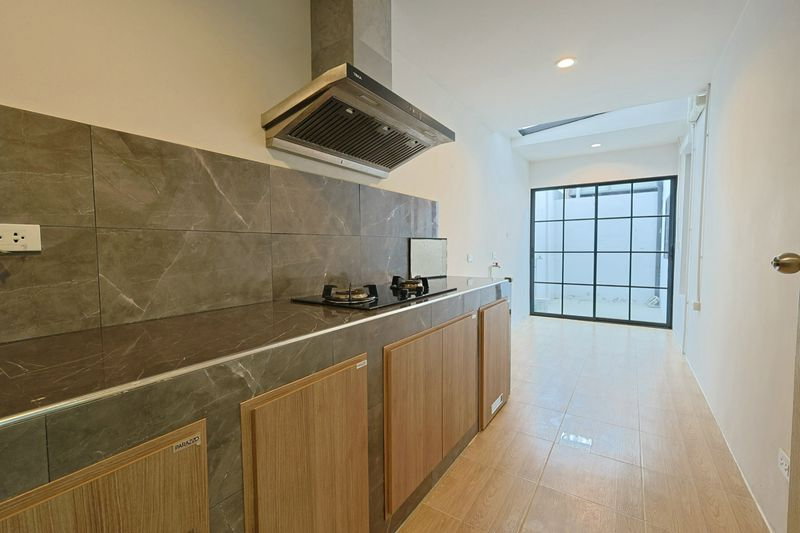 รูป ขายบ้านแฝด ม.ไลฟ์อินเดอะการ์เด้นท์ สวนเสือ ศรีราชา - รูปที่ 8/20