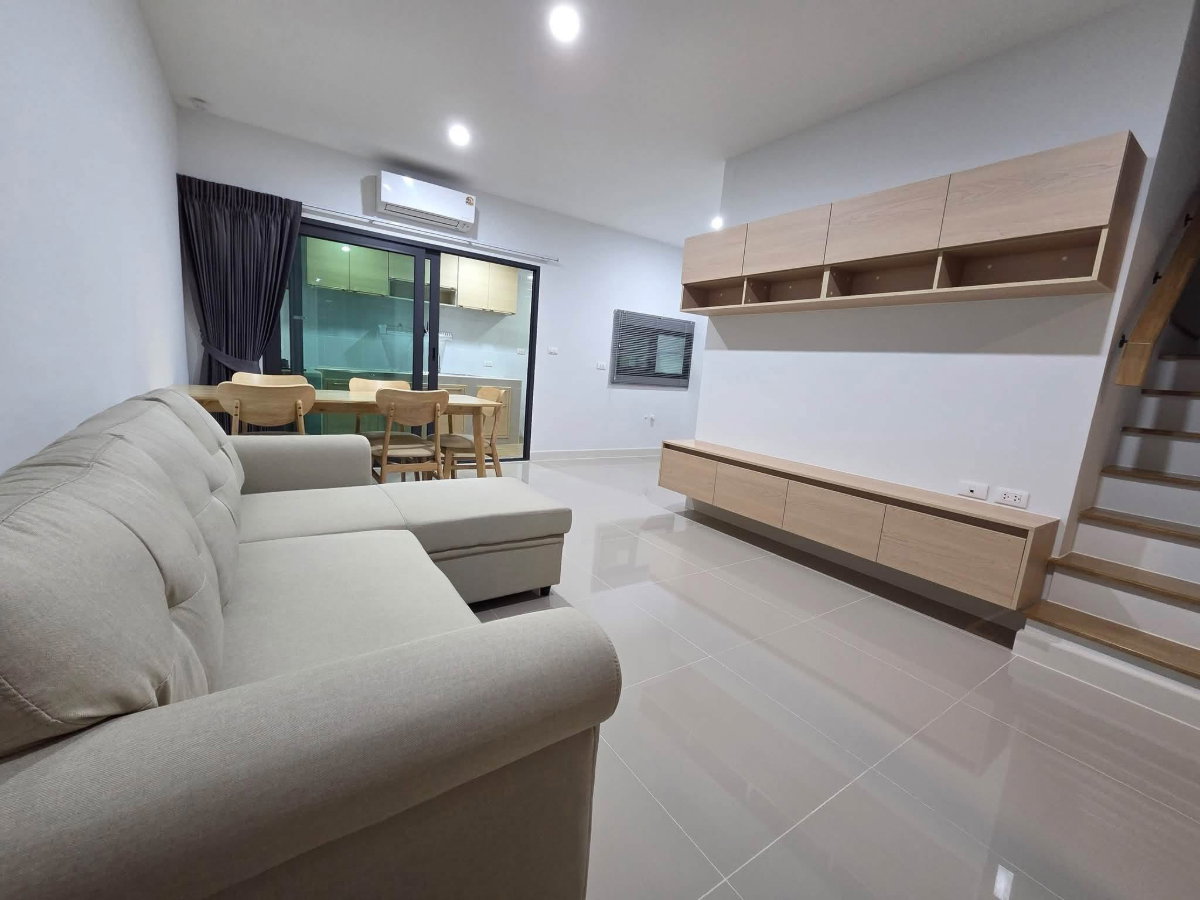 รูป ✨ ให้เช่าทาวน์โฮม 3 ชั้น บ้านใหม่ พร้อมอยู่ ทำเลทองติดรถไฟฟ้า!! ✨ 🏡 โครงการ บ้านกลางเมือง รามคำแหง 174 สเตชั่น ✨ - รูปที่ 4/11