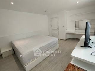 picture Pet-Friendly 2-BR Silom Condominium 100m From BTS Sala Daeng (ID 3303906) - 10/18
