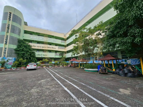 🔥 **ขายที่ดินพร้อมสิ่งปลูกสร้าง ทำเลดอนเมือง ใกล้สนามบินดอนเมือง** 🔥 🏢 **ที่ดิน 3 ไร่ 66 ตร.ว. พร้อมอาคาร 3 ชั้น 3 อาคาร**