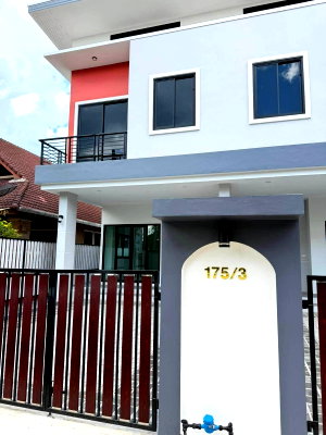 ทาวน์โฮม ตรัง : ขายบ้าน 2 ชั้น 3 ห้องนอน 2 ห้องน้ำ ทำเลดี ตรงข้ามโรบินสัน (ราคาเพียง 2.xx ล้าน)
