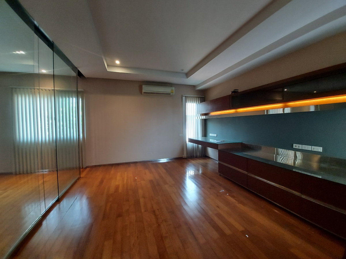 รูป ขายบ้านเดี่ยว 2 ชั้น 212 วา 6 ห้องนอน. 5 ห้องน้ำ 1 ห้องครัว 2 ห้องรับแขก ถ.รามคำแหง 118 แขวง/เขตสะพานสูสูง กรุงเทพฯ - รูปที่ 10/11