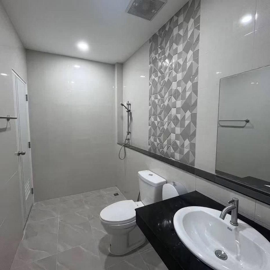 รูป ขายบ้าน 2 ชั้น 3 ห้องนอน 2 ห้องน้ำ ทำเลดี ตรงข้ามโรบินสัน (ราคาเพียง 2.95 ล้าน) - รูปที่ 10/20