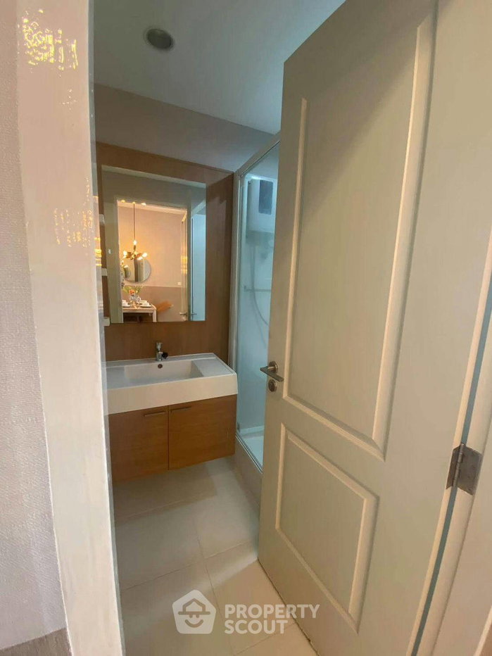 picture 100m To BTS Krung Thon Buri | 1-BR Q House Sathon (ID 3303389) - 9/10