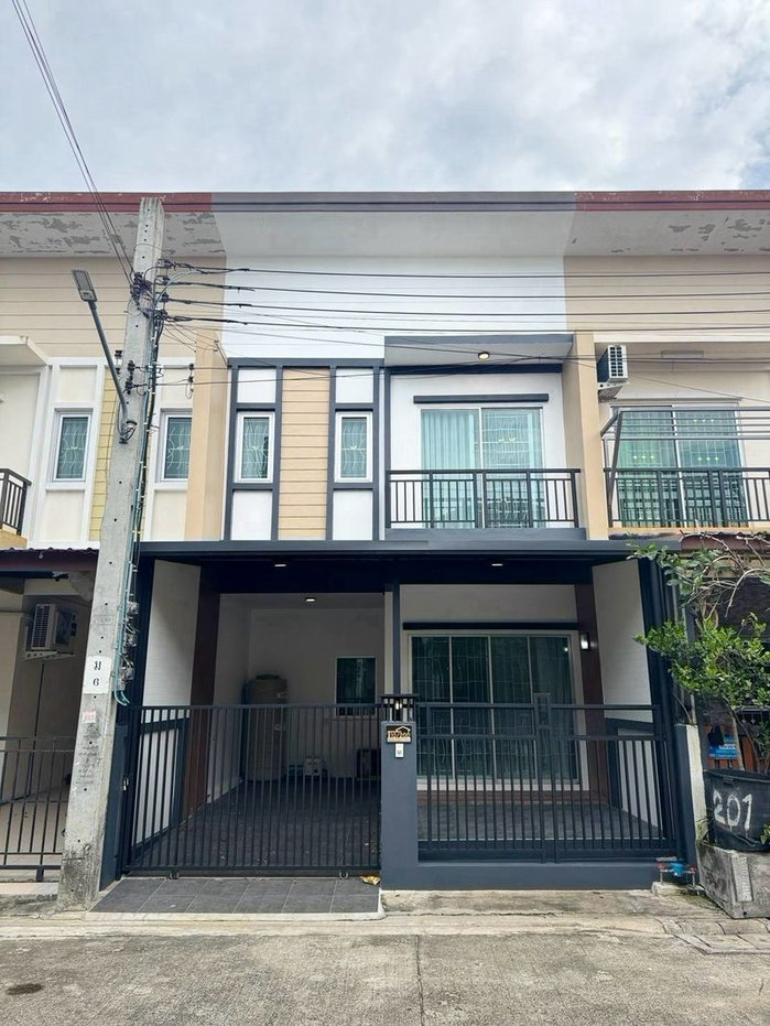 รูป ทาวน์เฮ้าส์ รีโนเวทใหม่ ทำเลดี หมู่บ้านเต็มสิริวิลเลจ ซอยเชื่อมสัมพันธ์11 หนองจอก เดินทางสะดวก - รูปที่ 1/21