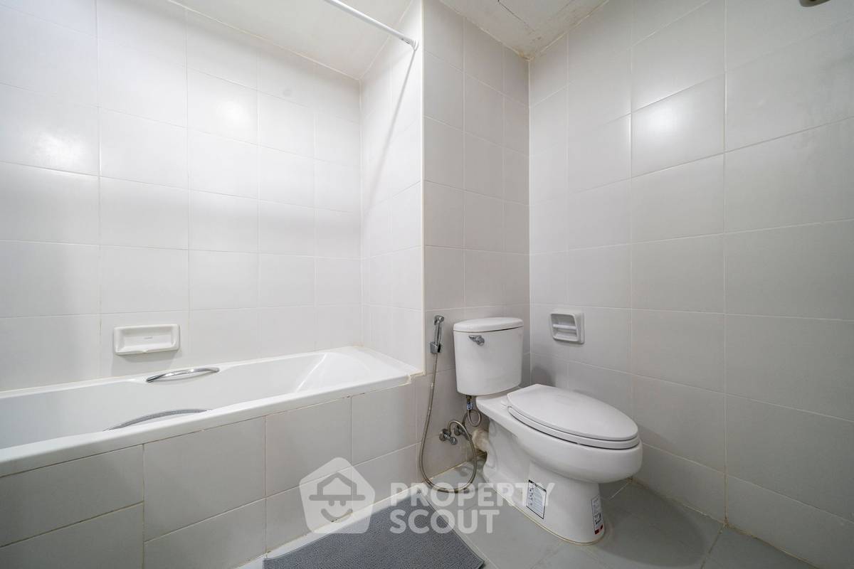 picture Spacious 2-BR 138 Sqm At Supalai Place Sukhumvit 39, BTS Phrom Phong (ID 995097) - 19/30