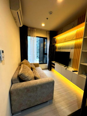 Condos for rent : PFD-09127 Condo for rent Life Asoke Hype : Beautiful Vintage Luxury style unit, high-floor view, great atmosphere, fully furnished.