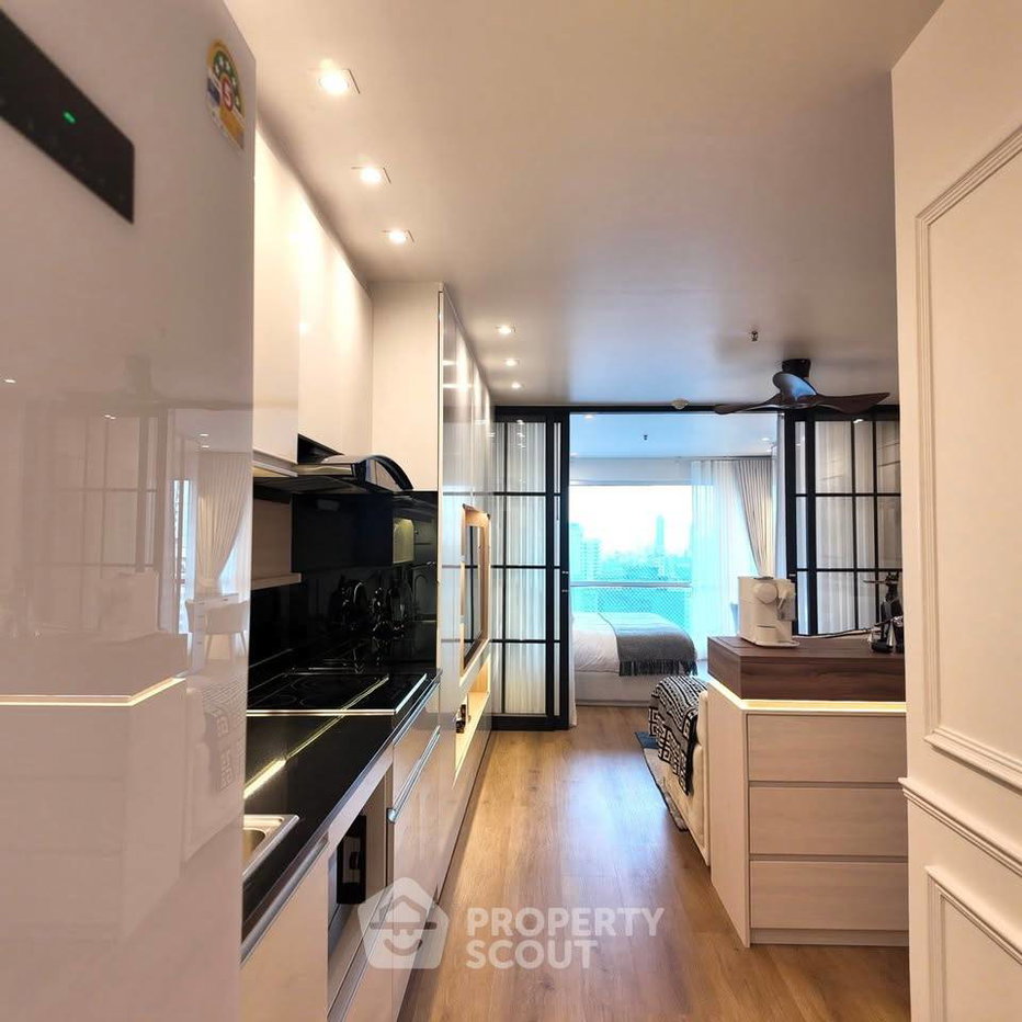 รูป ชั้น 22 คอนโดมิเนียม 1 ห้องนอน Sukhumvit Suite ขาย ใกล้ BTS Nana (ID 2514563) - รูปที่ 16/17