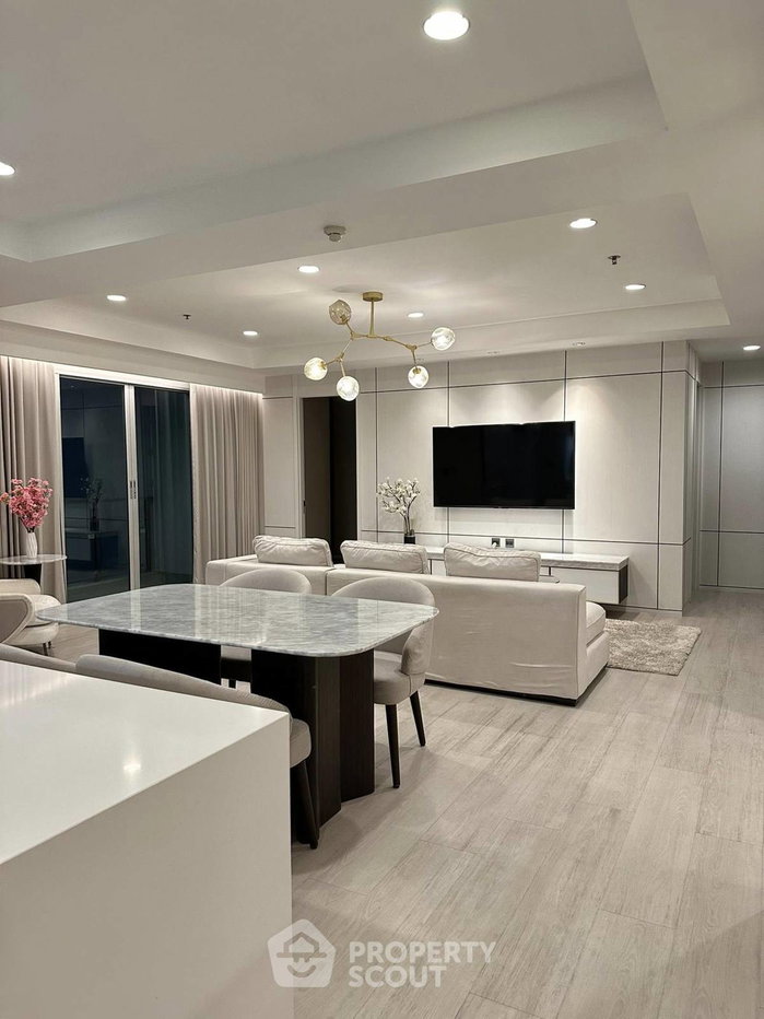 รูป ใกล้ BTS เอกมัย 60 ม. | คอนโด 3 ห้องนอน Nusasiri Grand Condominium (ID 3305839) - รูปที่ 1/5