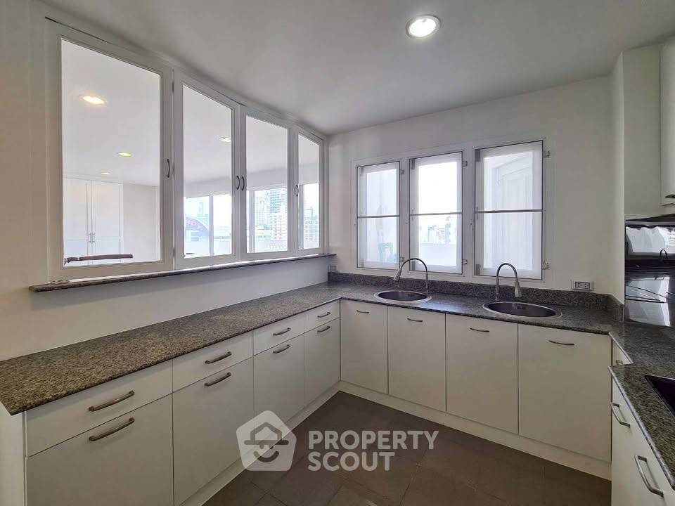 รูป คอนโด 3 ห้องนอน 250 ตร.ม. เลี้ยงสัตว์ได้ ที่ Grand Ville House 2 ใกล้ MRT Sukhumvit (ID 2857453) - รูปที่ 6/26