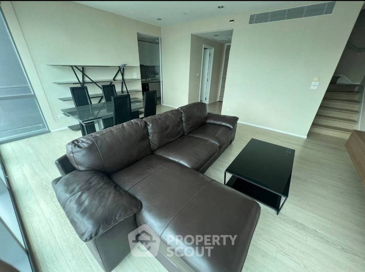 picture 28th-Floor 2-BR Condo At The Room Sukhumvit 21, MRT Sukhumvit (ID 3115624) - 4/13