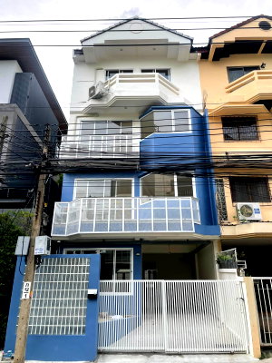 Townhouses for sale Thailand Cultural Centre  : For sale, 4-story townhome, newly renovated, Rama 9 Soi 13, large area house. Ready to move in | Suitable for both families and Home Office (TH6934) 