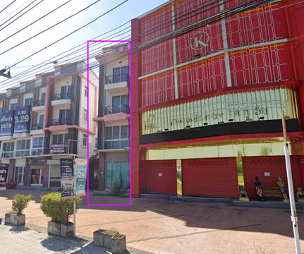 Commercial building for sale (1 unit, corner unit) located on Hathairat Road; 17 square wah, includes parking.
