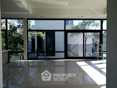 คอนโดให้เช่า : 3 ห้องนอน 445 ตร.ม. Circle Living Prototype New Petchburi ใกล้ MRT เพชรบุรี (ID 2834807)
