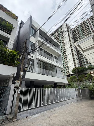 7-bed home office for rent, 700 sqm, 60 sq wah, Huai Khwang