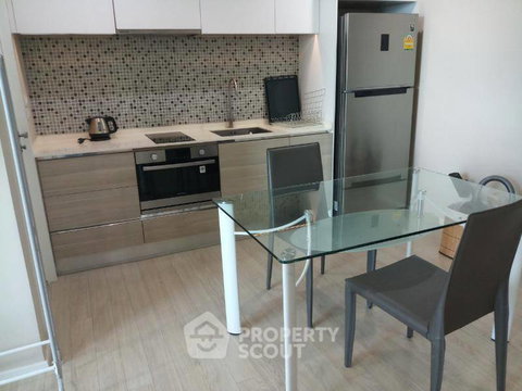 1-BR Condo at The Room Sukhumvit 21 near MRT Sukhumvit (ID 2836065)