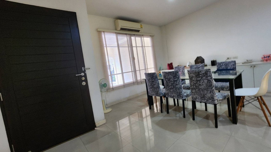 รูป ขายด่วน! ทาวน์เฮาส์หลังใหญ่ใจกลางเมือง - พื้นที่ใช้สอยจัดเต็ม 340 ตร.ม. |เนื้อที่ 34.2ตารางวา | ลึกถึง 24เมตร - รูปที่ 7/12