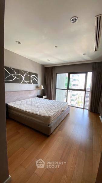 picture 15th-Floor 2-BR Condo At Sathorn Gardens Near MRT Silom (ID 2918294) - 2/6