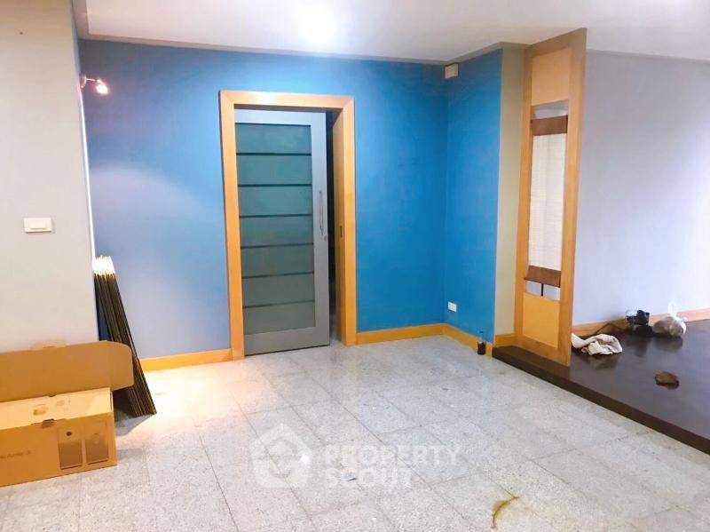 รูป คอนโด 2-ห้องนอน ที่ อโศก เพลส ใกล้ MRT สุขุมวิท (ID 2918242) - รูปที่ 2/8