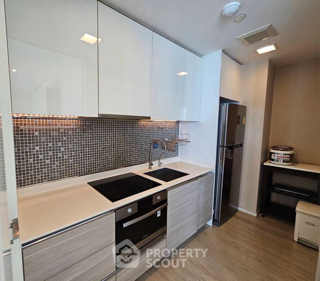 picture 28th-Floor 2-BR Condo At The Room Sukhumvit 21, MRT Sukhumvit (ID 3115624) - 6/13