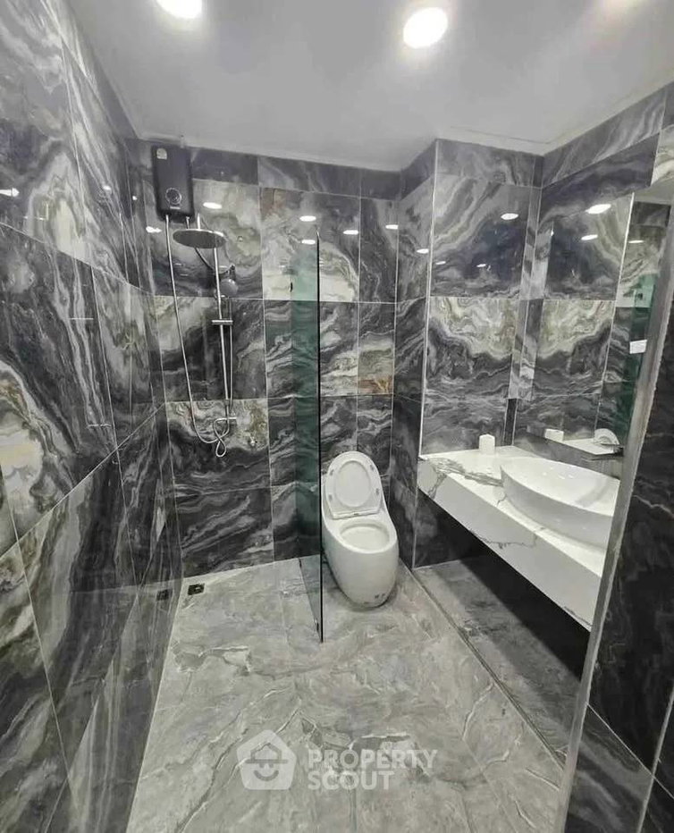 รูป คอนโด 2 ห้องนอน ที่ Baan Suan Lalana Condominiums พัทยา (ID 2884272) - รูปที่ 7/8