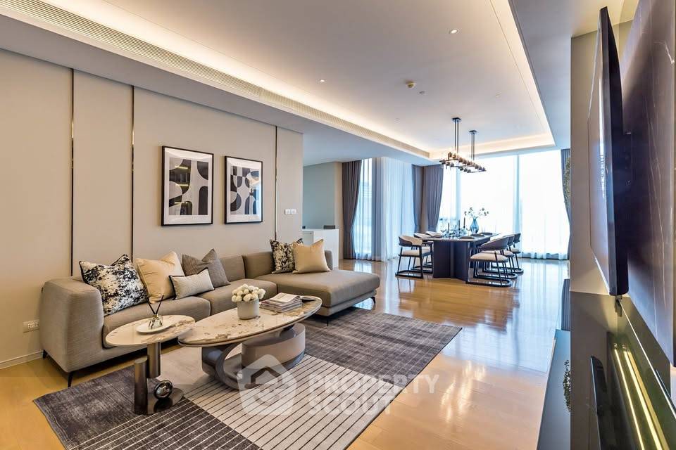 picture 2-BR 168 Sqm Baan Sindhorn For Sale Near BTS Ratchadamri (ID 2510589) - 1/11