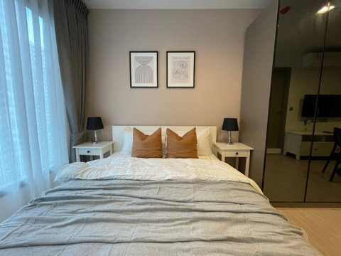 PFD-09138 Condo for rent Life Asoke Hype : A beautiful studio—sleek, elegant, and warm, with Nordic charm.
