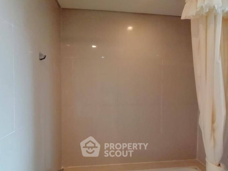 รูป ใกล้ BTS พระโขนง 200 ม. คอนโด 2 ห้องนอน Le Luk Condominium (ID 2834868) - รูปที่ 2/8