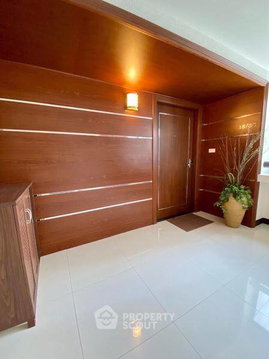 3-BR Condo at Baan Suanpetch Condominium near BTS Phrom Phong (ID 2834532)