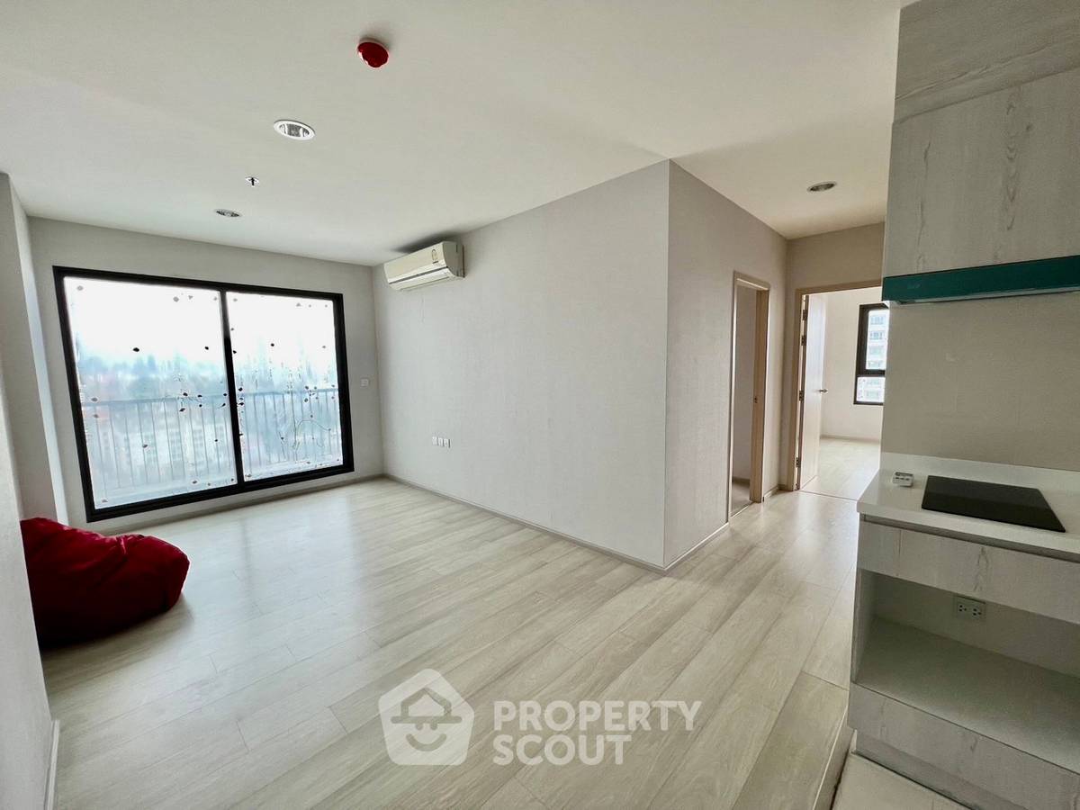 picture 100m From MRT Bang Yi Khan | 15th-Floor 2-BR Life Pinklao (ID 2837957) - 1/8