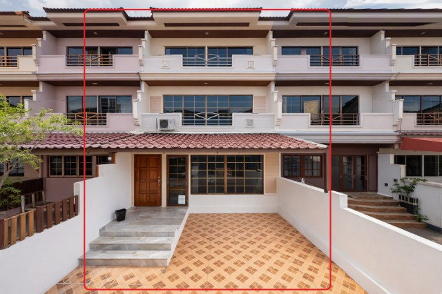 รูป 260914naptsg ให้เช่า ทาวน์เฮ้าส์ ลด 50% ทาวน์โฮม 3 ชั้น 5นอน 5น้ำ ใกล้ MR.DIY ราษฎร์พัฒนา ซอยมิสทีน และปั๊ม PT สะพานสูง 1 22 ตร.ว. 250 - รูปที่ 1/8