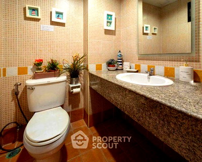 Condos for sale : 2-BR Condo At Lumpini Place Rama IV-Sathorn Near MRT Khlong Toei (ID 2918559)
