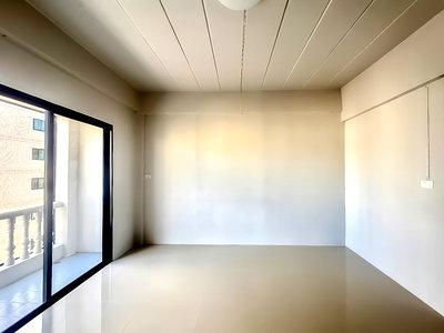 Condos for sale : Studio Condo for Sale Majestic Jomtien Condo City View