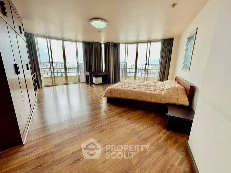 picture 3-BR Condo at Rama Harbour View Condominium in Surasak (ID 3222674) - 7/15