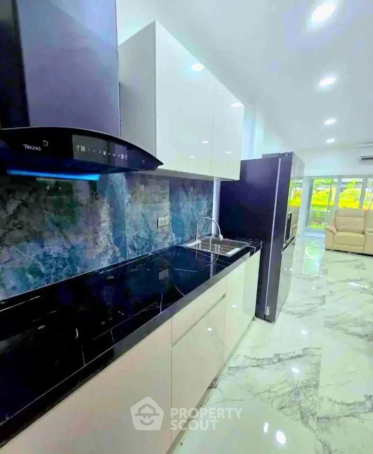 รูป คอนโด 2 ห้องนอน ที่ Baan Suan Lalana Condominiums พัทยา (ID 2884272) - รูปที่ 6/8