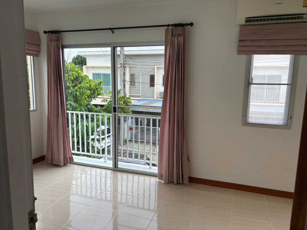 รูป ขายทาวน์โฮม THE CONNECT 20 (ทางด่วนวัชรพล) หลังริม 3 ห้องนอน มีสนามหญ้าข้างบ้าน ราคา 3.2 ล้านบาท - รูปที่ 6/9