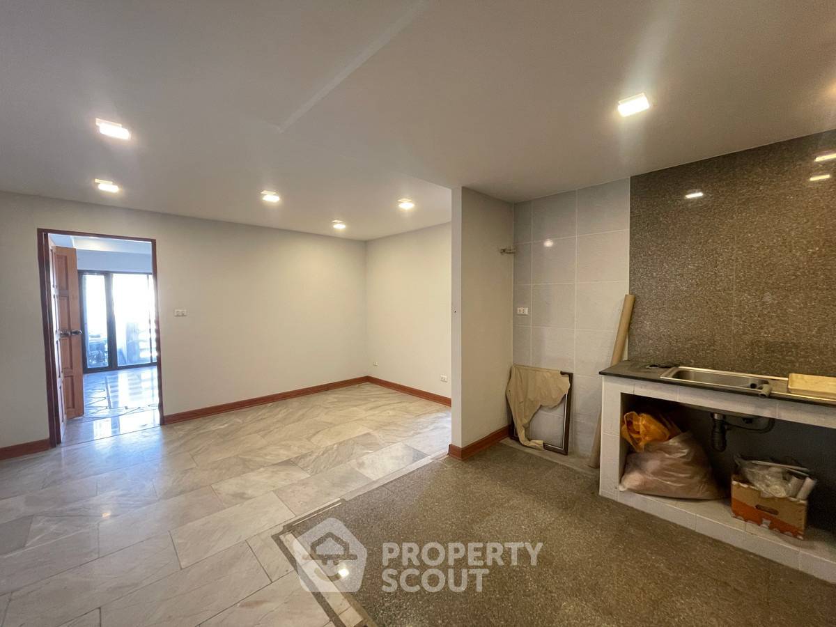 รูป คอนโด 3 ห้องนอน ขนาด 205 ตร.ม. Ruamjai Heights Condominium ใกล้ ARL Makkasan (ID 2766644) - รูปที่ 12/16