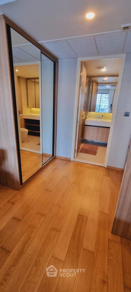 รูป ห่าง BTS ชิดลม เพียง 200 ม. | 2 ห้องนอน Na Vara Residence (ID 2121146) - รูปที่ 21/36