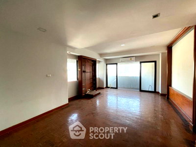 Condos for sale : 205-Sqm 3-BR Condo At Ruamjai Heights Condominium Near ARL Makkasan (ID 2766644)