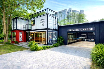 Land for rent Asia Industrial Estate : 			New building for rent in Thale Phayun. 2-3beds 4baths on 70sq.wah of land. Three-story building with a rooftop warehouse and multipurpose          
