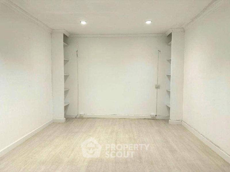 รูป คอนโด 3-ห้องนอน ที่ ซิตี้เลค ทาวเวอร์ สุขุมวิท 16 คอนโดมิเนียม ใกล้ BTS อโศก (ID 2918190) - รูปที่ 5/8