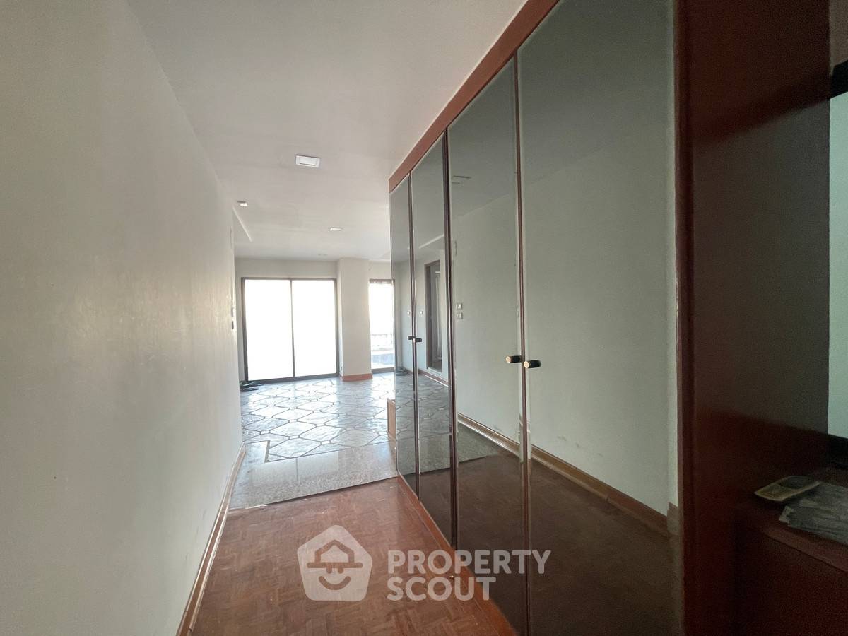 รูป คอนโด 3 ห้องนอน ขนาด 205 ตร.ม. Ruamjai Heights Condominium ใกล้ ARL Makkasan (ID 2766644) - รูปที่ 3/16