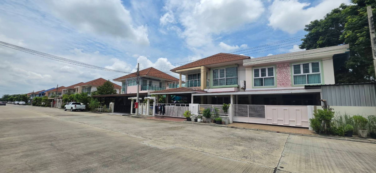 รูป ขายบ้านเดี่ยว  หมู่บ้านชวนชมพาร์ค2 ถูดสุดในโครงการ  บางกรวย-ไทรน้อย  ขนาด 77.5 ตรว  ลดแล้วลดอีก 💥 ลดลงไปอีก 500,000  จาก 4.5 ลบ.ราคานี้ไม่มีอีกแล้ว - รูปที่ 3/9